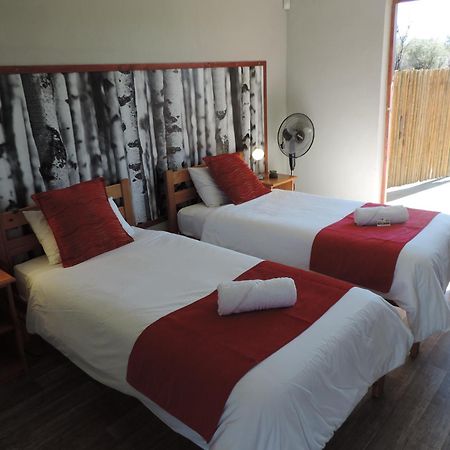Teri-Lemveli Lodge Beaufort West Exterior photo