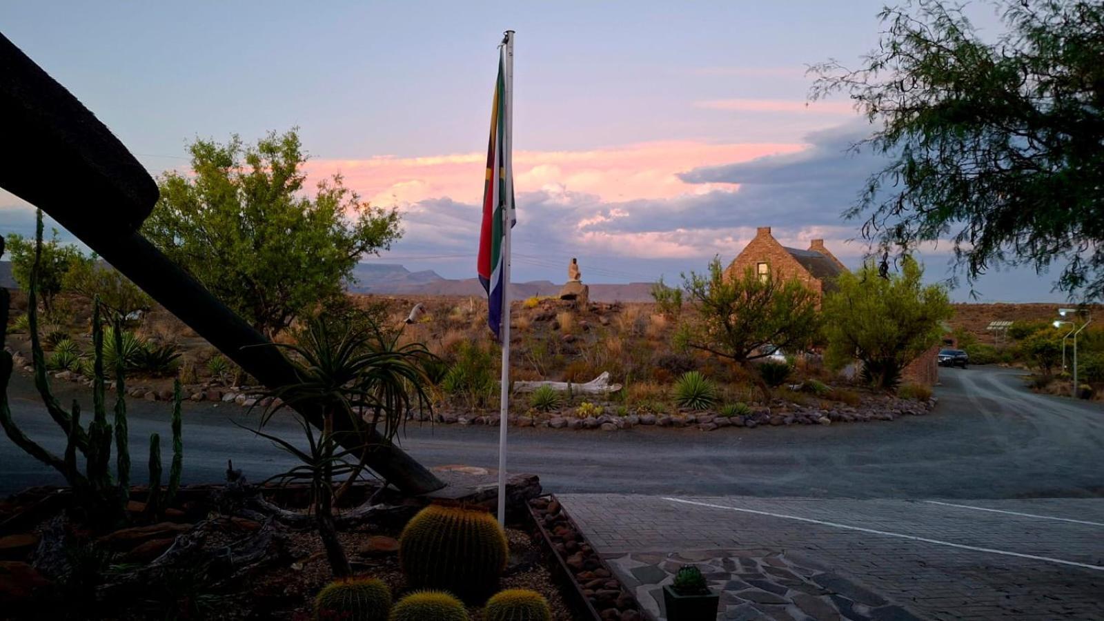 Teri-Lemveli Lodge Beaufort West Exterior photo