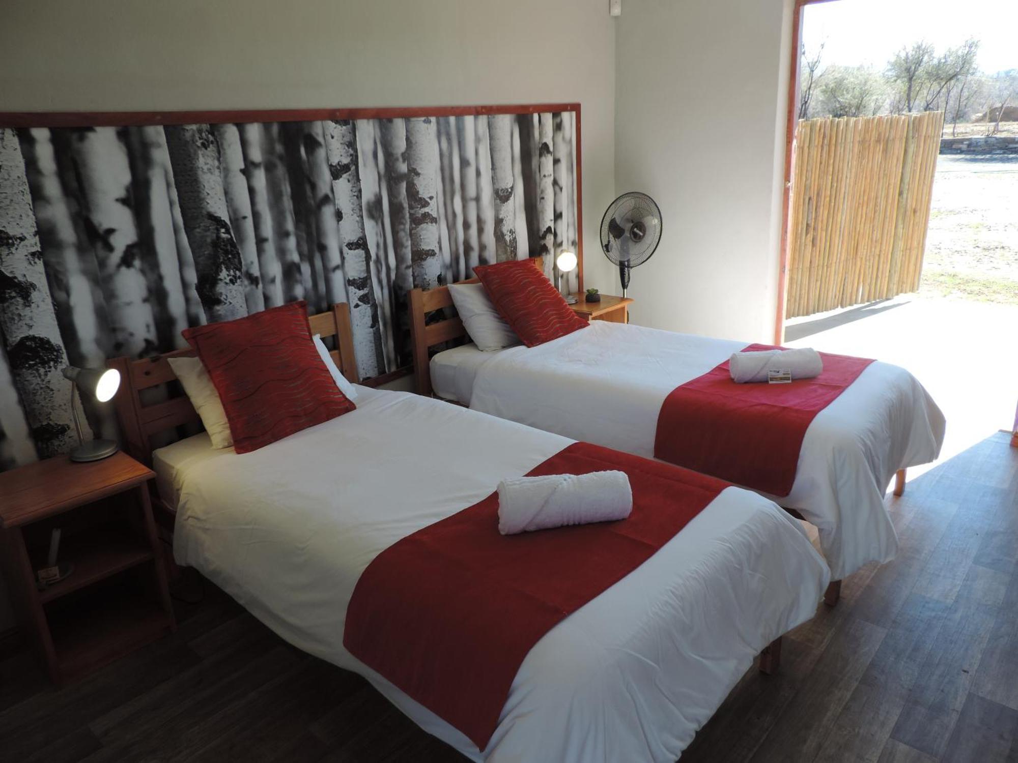 Teri-Lemveli Lodge Beaufort West Exterior photo
